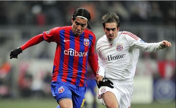 El delantero estuvo con el Steaua Bucarest en la temporada 2008-2009 y le anotó un gol a Galatasaray.