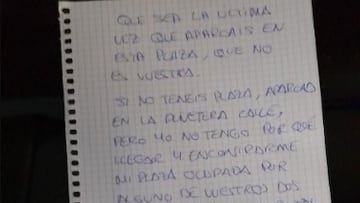 Se encuentra su plaza de garaje ocupada y deja una nota a su vecino: “No tenéis vergüenza”