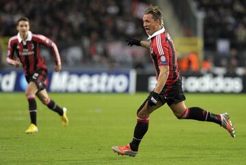 Durante la segunda parte del partido de fase de grupos entre el Milán y el Anderlecht, Mexès se inventó un espectacular gol de chilena cerca de la frontal del área, tras controlar con el pecho un saque de falta y lograr un disparo bombeado y cercano a la escuadra, imposible de parar.