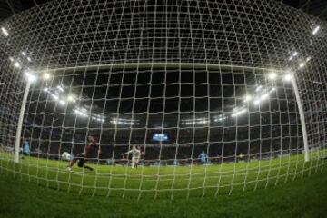 0-1. Lionel Messi anotó el primer gol.