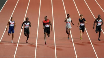 Bolt encabeza la carrera de 200 metros de la Diamond League de Londres. 