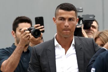 Cristiano Ronaldo llegando a Turn para pasar el reconocimiento mdico con su nuevo equipo.

