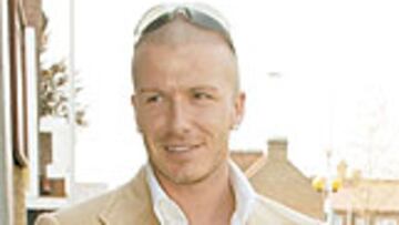 <b>DE ESTRENO</b>. Beckham presentó sus nuevas botas de fútbol.