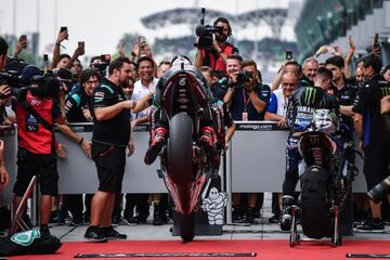 El piloto francés consiguió la quinta pole de la temporada liderando una primera fila cien por cien Yamaha, porque le siguieron Maverick y Morbidelli. 