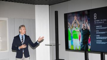 Miguel Ángel Corona, durante su exposición.