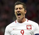 Lewandowski hace un 'hat-trick' y da el primer triunfo a Polonia