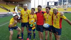 Varios jugadores de la selecci&oacute;n espa&ntilde;ola de rugby seven celebran su victoria en el Preol&iacute;mpico de M&oacute;naco y el pase a los Juegos Ol&iacute;mpicos de R&iacute;o.