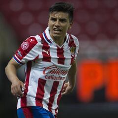 Chivas negocia salida de dos futbolistas al Necaxa