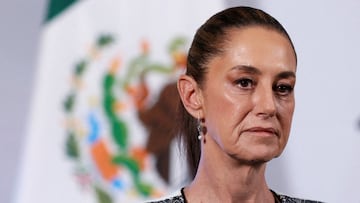 FILE PHOTO: Mexico's President Claudia Sheinbaum attends a press conference, following U.S. President Donald Trump's announcement of auto industry tariffs, at the National Palace, in Mexico City, Mexico April 3, 2025. REUTERS/Henry Romero/File Photo