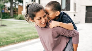 Madre e hijo v&iacute;a Getty Images.