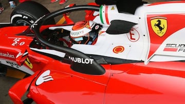 Kimi Raikkonen probando el Halo durante la pretemporada 2016.