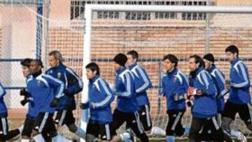 <b>SIN DESCANSO. </b>Los futbolistas, en pleno trabajo, entrenaron el último día del año y también ayer.