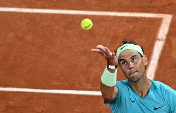 Paris (France), 27/05/2024.- Rafael Nadal of Spain in action during his Men's Singles 1st round match against Alexander Zverev of Germany during the French Open Grand Slam tennis tournament at Roland Garros in Paris, France, 27 May 2024. (Tenis, Abierto, Francia, Alemania, España) EFE/EPA/CAROLINE BLUMBERG
