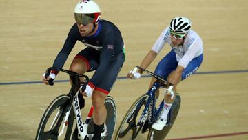 Dos periodistas retaron a Cavendish al mostrarle el video de la caída en la última prueba del ómnium en los Juegos Olímpicos, acción que ha levantado polémica.