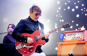 Ian Broudie, durante uno de sus conciertos.