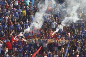 La hinchada azul presente en Ñuñoa.