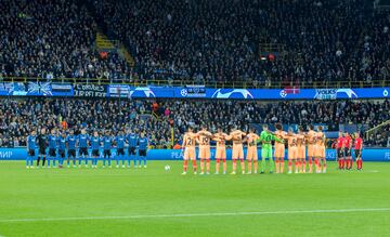 Minuto de silencio en memoria de todas las víctimas de la tragedia en el fútbol de Indonesia.