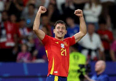 El autor del gol que le dio a España su cuarta Eurocopa, irrumpe de lleno en el top 20 de máximos goleadores de la selección. El canterano y ahora capitán de la Real Sociedad, debutó con La Roja en mayo de 2016 en un amistoso frente a Francia.