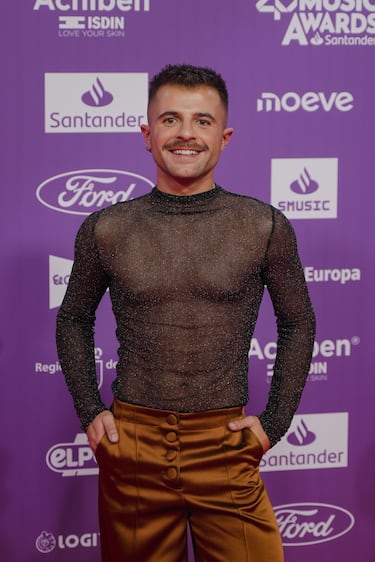 Iban García posa en la alfombra roja.