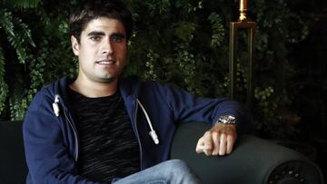 GRAF535. GORRAIZ (NAVARRA), 03/11/2017.- El corredor alavés y nueva incorporación del equipo ciclista del Movistar Team,Mikel Landa, posa para los fotógrafos durante la jornada de puertas abiertas para los medios de comunicación en el último día de concentración del equipo en la localidad navarra de Gorraiz. El director deportivo del Movistar Team, Eusebio Unzué, ha asegurado hoy que es una "suerte" poder contar con tres líderes en el equipo como el colombiano Nairo Quintana, el vasco Mikel Landa y el murciano Alejandro Valverde, que podrían ir juntos al Tour de Francia 2018. EFE/ Jdiges