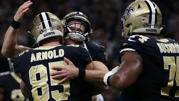 NEW ORLEANS, LOUISIANA - NOVEMBER 22: Dan Arnold #85 of the New Orleans Saints and Drew Brees #9 celebrate during the second half against the Atlanta Falcons at the Mercedes-Benz Superdome on November 22, 2018 in New Orleans, Louisiana.   Sean Gardner/Get