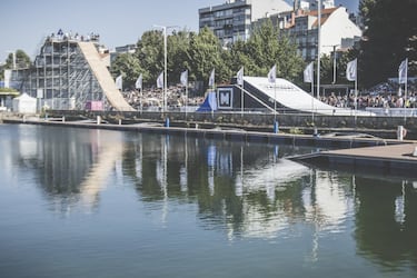La disciplina más espectacular incluso para los no entendidos es el Best Trick (mejor truco) que se disputa en el Big Jump de As Avenidas. Para hacerse una idea de la magnitud de la instalación vale con ver esta foto de la rampa y la recepción, con el airbag al fondo. Los participantes saltan en bicis de BMX o MTB. 