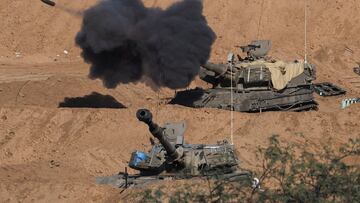 An Israeli self-propelled artillery unit fires amid the ongoing conflict between Israel and the Palestinian Islamist group Hamas, as seen from southern Israel, December 26, 2023. REUTERS/Violeta Santos Moura TPX IMAGES OF THE DAY