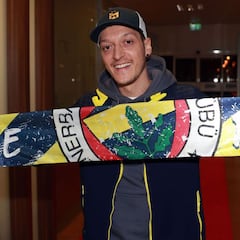 Özil: "Dios quiso que jugara para el Fenerbahce"