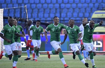 Madagascar's players celebrate their opening goal during the 2019 Africa Cup of Nations (CAN) Round of 16 football match between Madagascar and DR Congo at the Alexandria Stadium in the Egyptian city on July 7, 2019. (Photo by JAVIER SORIANO / AFP)