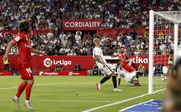 El VAr anul¨® por a Modric por fuera de juego.