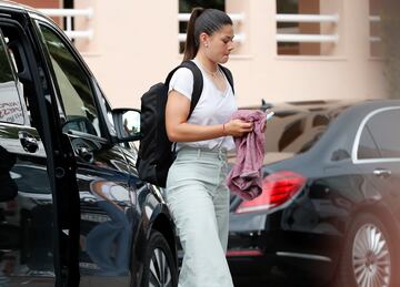 María Méndez llegando a la concentración de la Selección en Oliva.