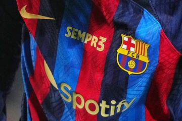 "Sempr3" es el detalle en homenaje a Piqué en la camiseta del Barcelona.