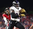 Derrick Henry de Baltimore Ravens en ritmo para romper el récord de yardas terrestres por temporada