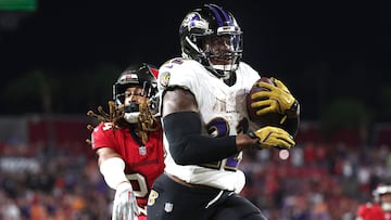 Derrick Henry suma 873 yardas en siete partidos esta temporada con Baltimore.