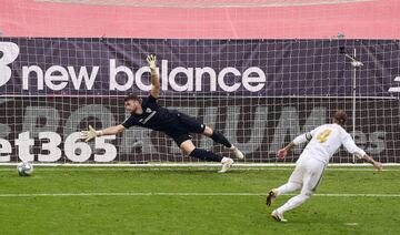 Sergio Ramos beats Athletic's Unai Simon from the spot.