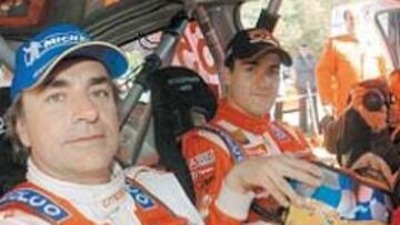 <b>COPILOTO. </b>Sainz acompañó ayer a Sordo, al que quiere tutelar.