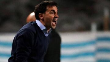 El entrenador de la Real Sociedad, Asier Garitano, da instrucciones a sus jugadores durante el partido de la decimoséptima jornada de Liga que la Real Sociedad y el Deportivo Alavés han disputado hoy en el estadio de Anoeta de San Sebasti&aa