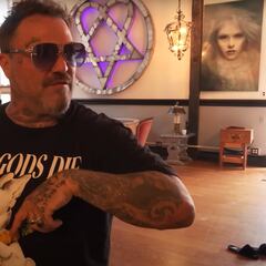 Bam Margera muestra todos los rincones de su castillo en YouTube