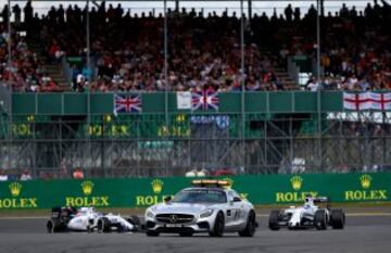 Safety car por delante de Felipe Massa y Valtteri Bottas.