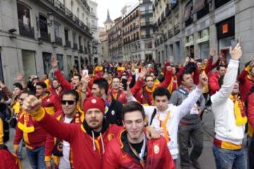 6.000 aficionados turcos del Galatasaray invadieron las calles del centro de la capital de Espa&ntilde;a. 