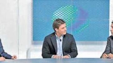 <b>ACTUAL EQUIPO.</b> Sierra (centro) presenta el programa con Hinojal (izquierda) y Uzquiano (derecha).
