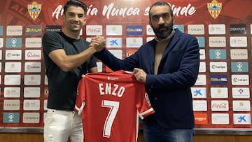 Enzo Zidane, presentado con el Almer&iacute;a.