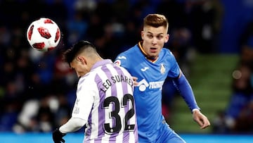 Alejo, en pugna con Leo Su&aacute;rez en el Getafe-Valladolid de Copa.