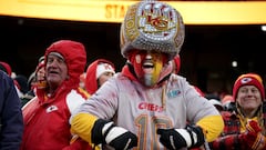 Hailee Steinfeld accepts dare on ‘Hot Ones’ and says three nice things about KC Chiefs’ fans: “They’re loud”