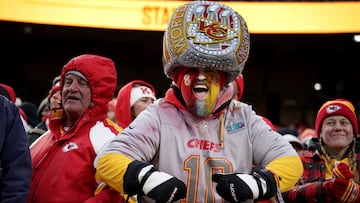 The Oscar-nominated actress took the Hot Ones truth or dab challenge with “Sinners” co-star Michael B Jordan.