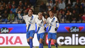 AME4453. PACHUCA (MÉXICO), 04/11/2023.- Jugadores de Monterrey celebran un gol ante Pachuca, durante el partido de la jornada 16 del torneo Apertura 2023 de la Liga MX disputado en el estadio Hidalgo, en Pachuca (México). EFE /David Martínez Pelcastre