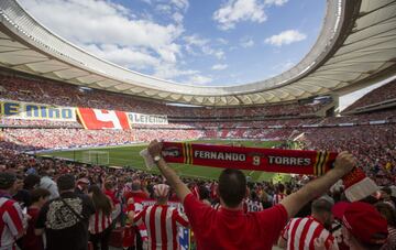 Los aficionados rojiblancos se volcaron con Fernando Torres. 