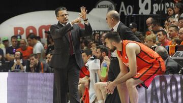 Pedro Martínez, entrenador del Valencia, durante el tercer partido de la final ante el Real Madrid.