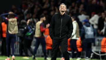 Paris Saint-Germain's Spanish headcoach Luis Enrique reacts during the UEFA Champions League quarter final first leg football match between Paris Saint-Germain (PSG) and FC Barcelona at the Parc des Princes stadium in Paris on April 10, 2024. (Photo by FRANCK FIFE / AFP)