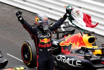 FILE PHOTO: Formula One F1 - Monaco Grand Prix - Circuit de Monaco, Monte Carlo, Monaco - May 29, 2022 Red Bull's Sergio Perez celebrates after winning the race REUTERS/Benoit Tessier/File photo NO RESALES. NO ARCHIVES